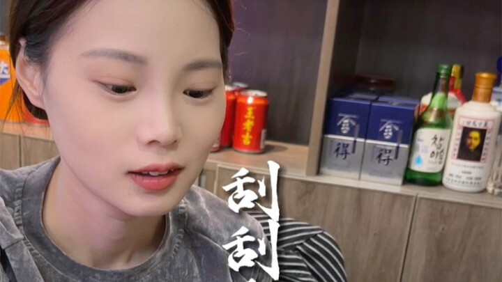 Mencoba menukar tiket gosok senilai 200 yuan dengan satu kali makan malam, lihatlah hadiah apa yang 