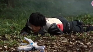 Dulu, Ultraman mengalami koma setelah terlempar kembali ke dunia manusia, namun kini Ultraman terlem