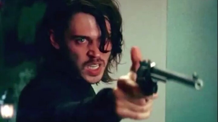 Facing an armed robber, he remained completely calm (Brad Pitt)