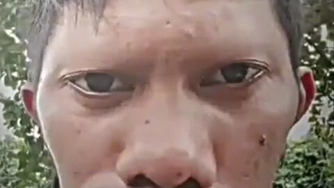 Ewan ko ba kung maaawa ako o matatawa😭😂
