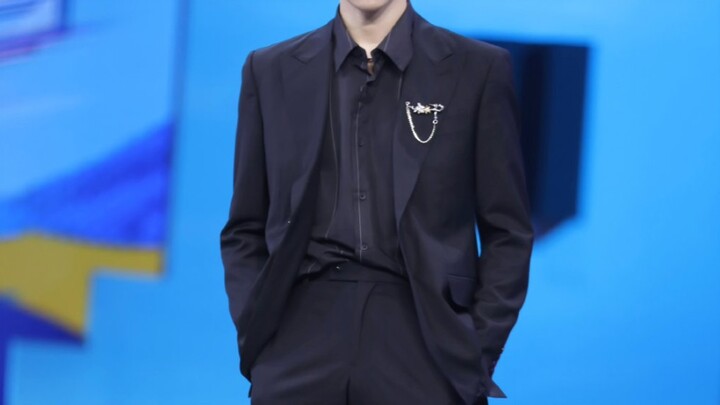 [Liu Yaowen] Is this the “heavenly dish” from 2005? The male model Gucci’s got its eye on—this body 