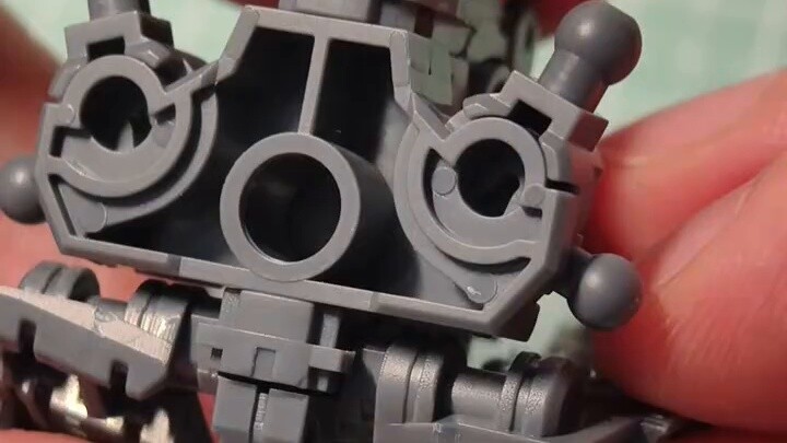 The Longlong RG Bull Gundam Assembly Guide The Nanny Tutorial is not a chest assembly demonstration.