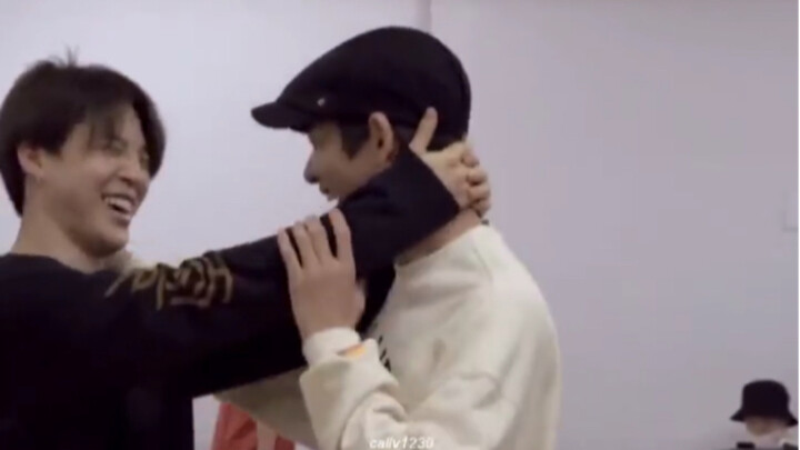 [BTS] 95's "Dimple" lyrics: a deep kiss makes Suga blush.