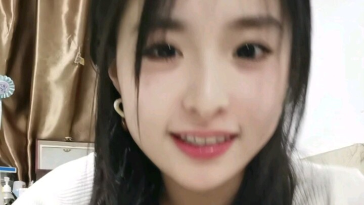 Digging and digging in the tiny garden～～