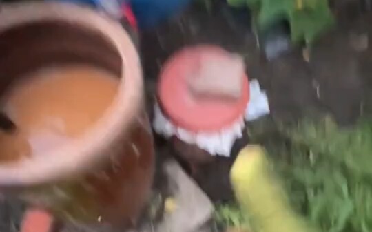 “Mom, this year’s sauce is so fragrant!” Mom: “We didn’t make any this year.”