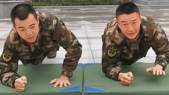 Latihan plank tiba-tiba diganggu oleh si kecil menggemaskan, jadi..... hehehe... Si kecil ini pasti 