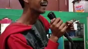 karaoke ter merdu di kampung... wkwkw