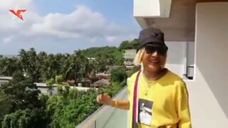 Vice Ganda with Nanay sa Boracay