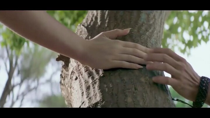 Sayang, tolong pegang erat tanganku!