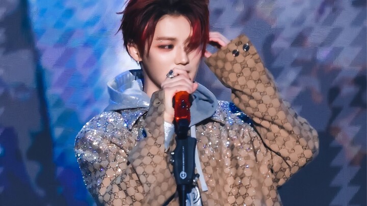 Lu Han's "Fill Me in Love" live at Gapday Music Festival