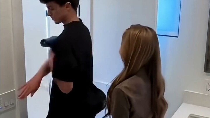 Ketika tiba-tiba kamu teringat bahwa kamu punya seorang adik perempuan