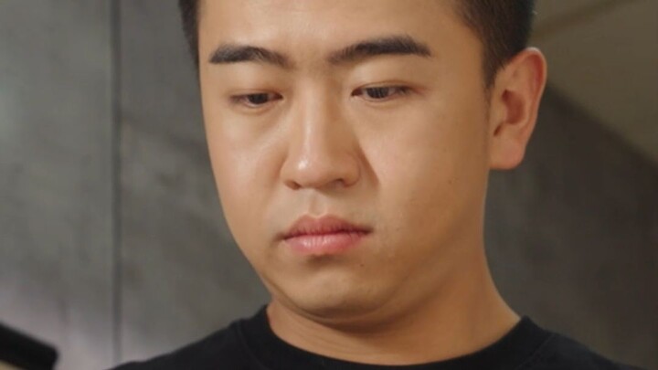 Trần Tường 6 rưỡi: Tôi nghi là điện thoại tự muốn xem phim đấy