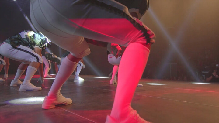 Góc nhìn thứ nhất xem vũ đạo của nhóm nam cơ bắp Gogo