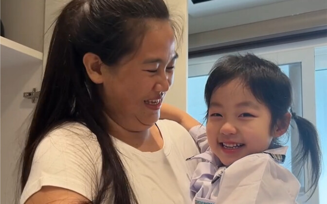 The Thai nanny finally came back, and her daughter hugged her and cried with joy.