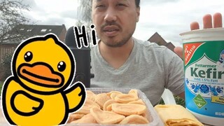 ASMR Eating Chinese Cookies: Crunchy Swirl Biscuits, Phoenix Rolls & Kefir Drink