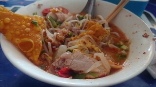 ก๋วยเตี๋บวโบราณ เส้นเล็กต้มยำทะเล หน้าแน่น เน้นๆ