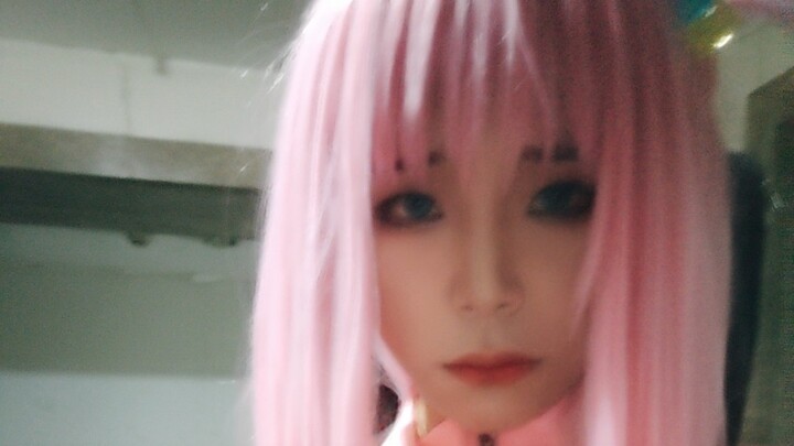 《新生代艺术家的内向与腼腆！》