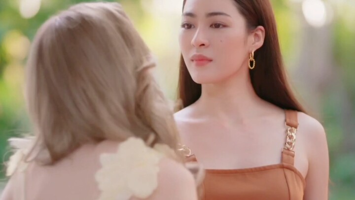 ดร.ฟาลาดาถูกจูบและถูกตี