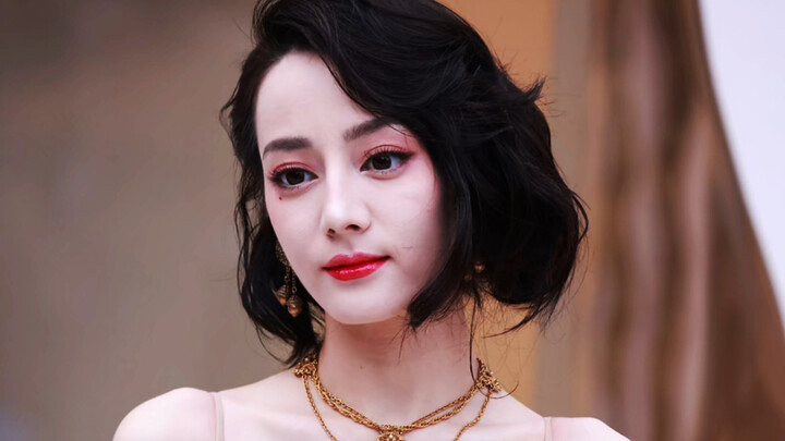 Ai hiểu được sức công phá của cảnh này chứ? Giây phút đó, trong mắt [Nhiệt Ba] và [Tần Lam], [Vương 