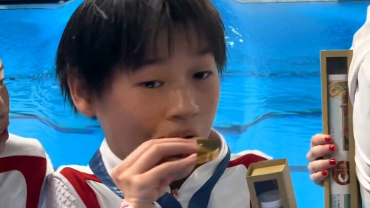 Toàn Hồng Thiền: Tôi không biết mà, Ngọc Tịch cắn, vậy thì tôi cũng cắn thôi