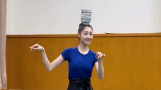 你们猜猜这是哪里的顶碗舞？