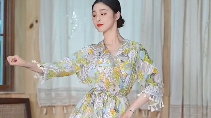 I walk in the long street and dance classically#Gufengguyun