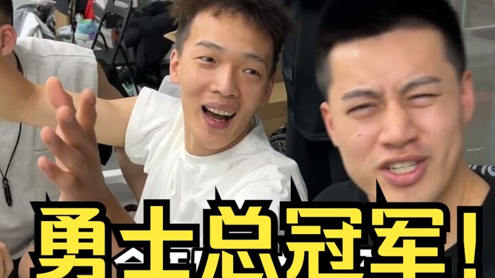 Xứng đáng với danh hiệu! Chúc mừng đội Warriors đã giành chức vô địch!