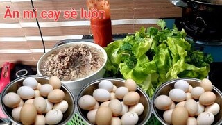 Thánh Ăn Tiết Canh.Ăn Mì Cay | Biển Nguyễn ngọc.