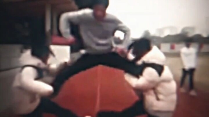 โยนสองข้างจากตรงกลาง