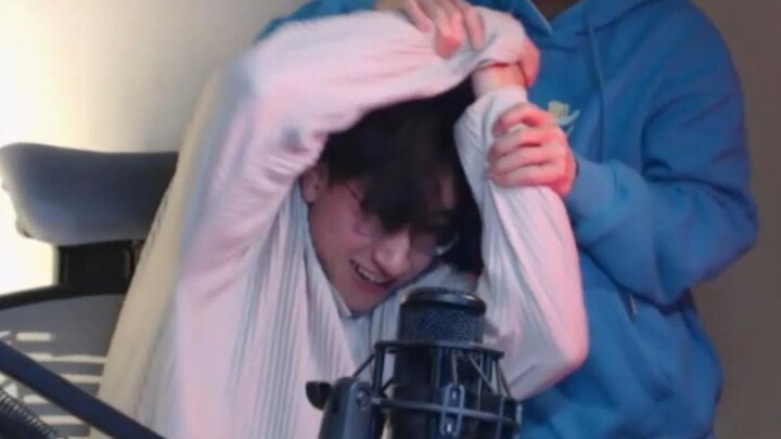 Forced to dance, forced to do it || Super serious Xiao Li 2022.2.26 live slice