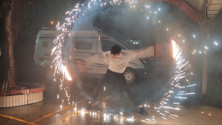[Dance] Menari menggunakan Kembang Api untuk Malam Tahun Baru