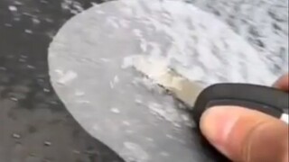 إنه بارد جدًا. إنه متجمد.