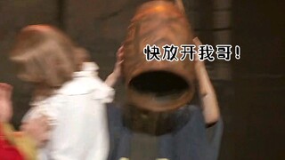 【黑塔利亚】小菊:快放开我哥！