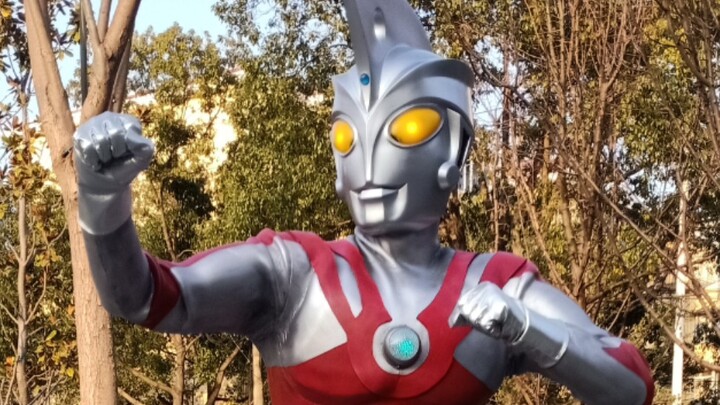 ["Casing Kulit Buatan Sendiri" Casing Kulit Ace Ultraman Versi Lengkap]