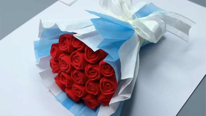 Use a soda bottle and clay to craft a beautiful bouquet of roses and gift it to your goddess.