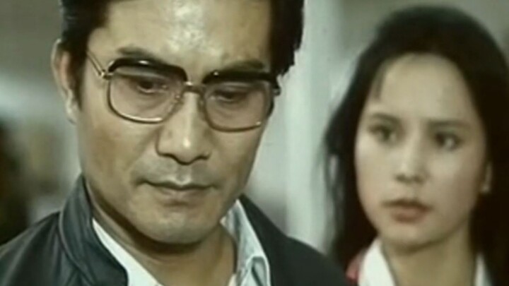 “Kalian bilang, apa yang lebih kuat—kekuasaan atau hukum? Tentu saja hukumlah yang lebih kuat!”