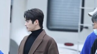 Han Ting looks so handsome in a coat