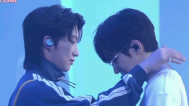 Ai cũng hiểu cả, cả đội đều khóc, SEVENTEEN quả thật xứng đáng! Không thể cắt đi dù chỉ một giây, cá