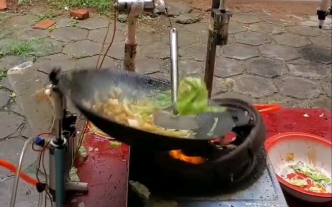 الاختراع: آلة تلقائية لتحضير الأطباق المقلية!