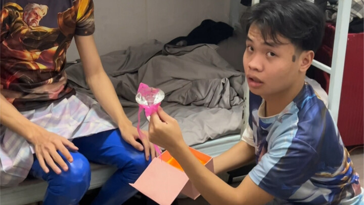 Chinese server Mozi player offers room and board.