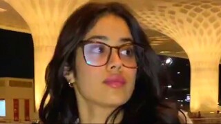 Beautiful 🥰 Janhvi Kapoor 😍 Looks Pretty 😘 At Mumbai Airport