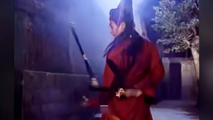 His move of catching the sword from behind is enough for the young talents in the domestic entertain