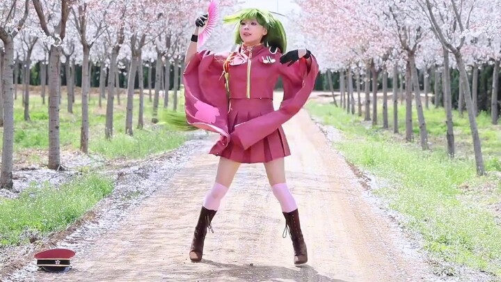 『Senbonzakura Hatsune Miku cos/Senbonzakura』 Amplitude [Shion Ria] Vâng, đó là phiên bản giới hạn mù