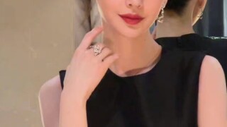 النجدة، وجهها حقًا يعني وجودها ووجود العالم بأسره!!!