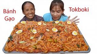 Bà Tân Vlog - Làm Bánh Gạo Tokbokki Hàn Quốc Siêu Cay Khổng Lồ | Giant Tokbokki Mukbang