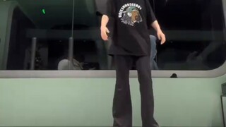 كيف يمكن للحبيبين ألا يتدربا على الرقص في منتصف الليل؟