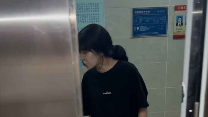 腼腆害羞内向社恐文静小女生