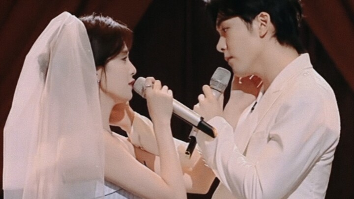 "Cặp đôi ly hôn" "kết hôn" lần thứ tư