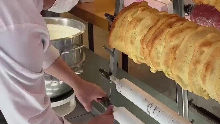 كعكة مشوية طبقة تلو الأخرى