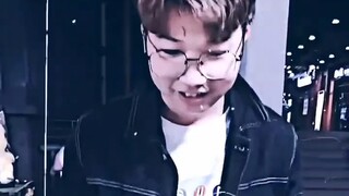 "أول مرة رأيت شخصًا يتظاهر بأنه خنزير ويأكل العلف"